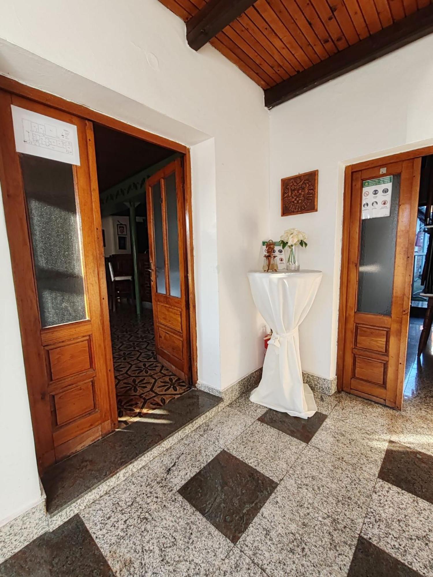 Sobe Dakovacki Vezovi Hotel Dakovo Ngoại thất bức ảnh